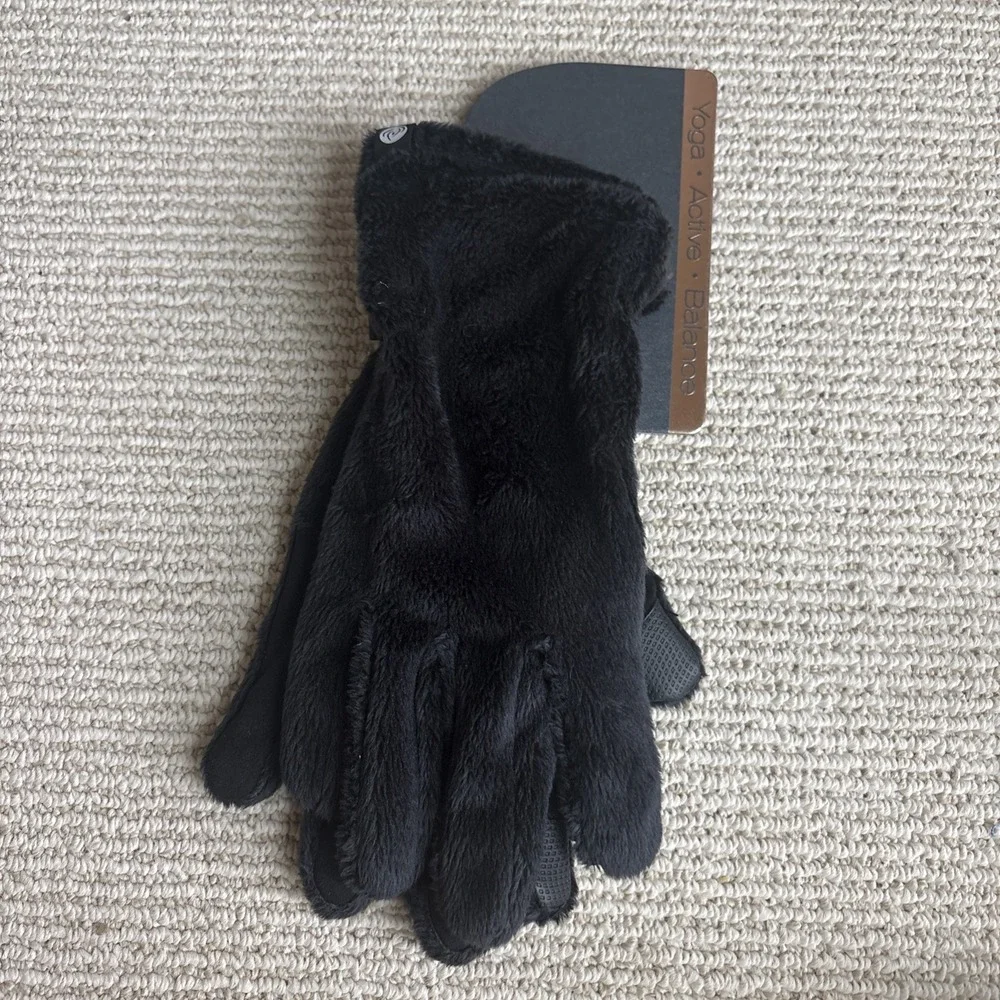 NWT Apana Cold Weather Active Black Fleece Touch Gloves S/M $24